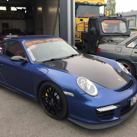 Raivo repesi Vantaalla: Naarmuttiko Rosa Meriläinen arvokasta Porsche-näyttelyautoa vihreiden juhlissa? ”Konepellissä näkyy jokainen jälki” Porsche 911 Turbo
