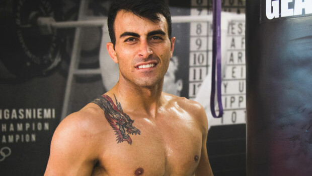 Tyrmäävät tulot! Makwan Amirkhani kamppaili vuodessa neljännesmiljoonan – pulittaa hirmuiset mätkyt! Makwan Amirkhani