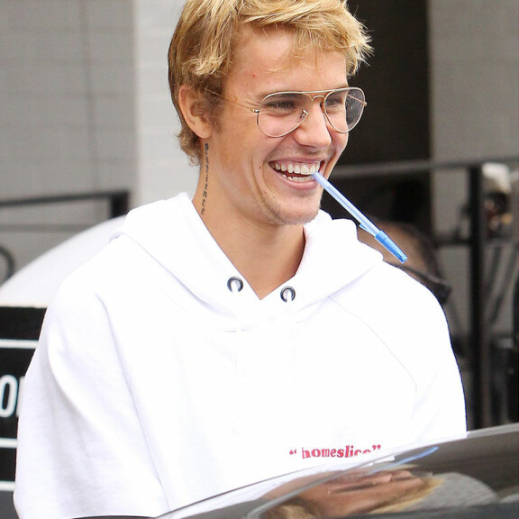 Justin Bieber oli yhtä hymyä Los Angelesissa eilen maanantaina (30.10.). Justin Bieber
