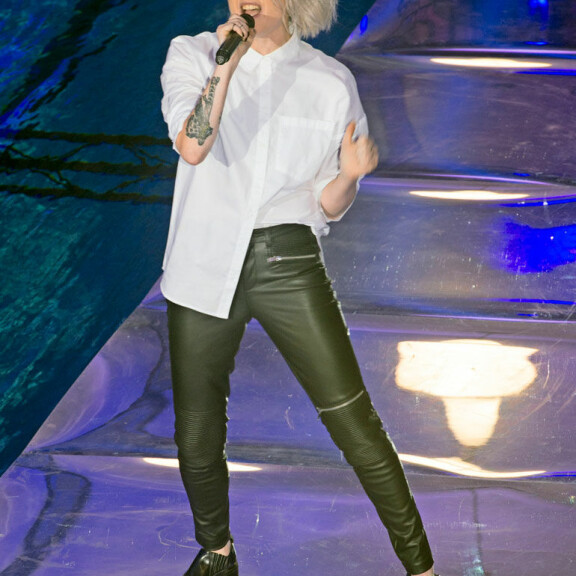 Lidlin osaaikaistyöntekijä Anni Lahe, 25, fiilistelee amerikkalaisia pop-rock-mimmejä.– Haluaisin vihdoin rantauttaa sellaisen meiningin myös Suomeen. Lidlin osaaikaistyöntekijä Anni Lahe, 25, fiilistelee amerikkalaisia pop-rock-mimmejä. – Haluaisin vihdoin rantauttaa sellaisen meiningin myös Suomeen.