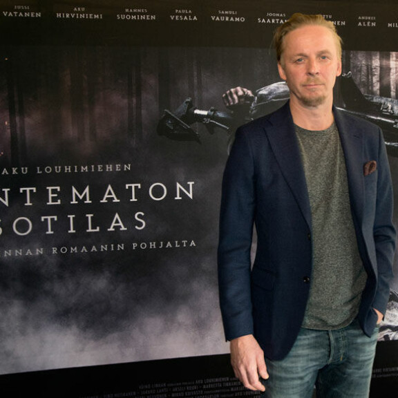 Järisyttävä roolisuoritus! Tuntemattoman Rokkana loistava Eero Aho sai palautetta ikonisen sotilaan aikuiselta tyttäreltä: 'Hän oli sitä mieltä, että...' Eero Aho loistaa Rokkana uudessa Tuntemattomassa sotilaassa.