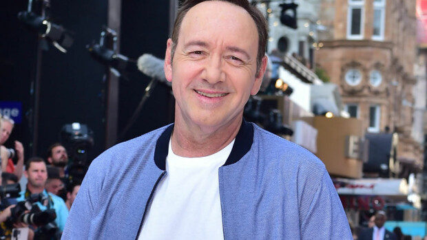Lisää järkyttäviä paljastuksia Hollywoodista: rakastettu näyttelijä yritti seksiä 14-vuotiaan pojan kanssa?! Kevin Spacey