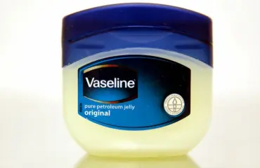 Poliisi pysäytti alastoman autoilijan, joka oli täysin vaseliinin peitossa!