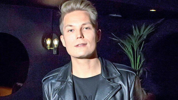 Cheek-elokuvasta julki ensimmäiset maistiaiset - Antti Holma sängyssä vähäpukeisten naisten kanssa: 'Huumoria, seksiä ja vakivaltaa!' Cheek-elokuvan teaser julkaistiin.