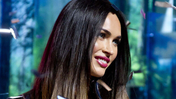 Superseksikäs Megan Fox korsetissa ja sukkanauhoissa - mikä seksipommi! Megan Fox