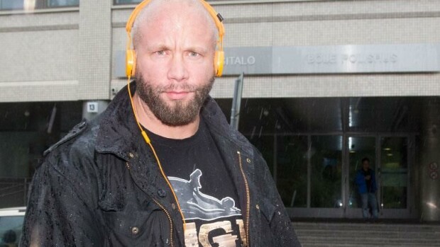 Ex-gangsteri ja kirjailija Marko Lönnqvist kriittisessä tilassa! Kiidätettiin kotoaan sairaalaan Marko Lönnqvist