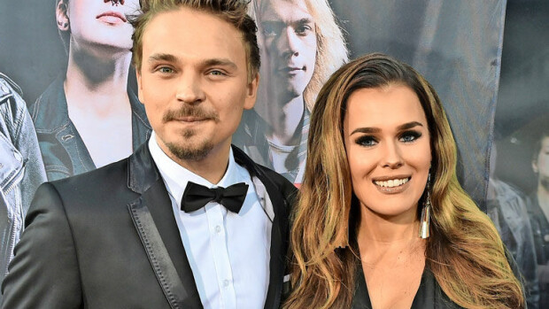 Skandaalikuva! Roope Salmisen kiihkeä hetki vieraan kaunottaren kanssa tallentui kameralle – missä avovaimo Sara Sieppi? Roope Salmisen ja Sara Siepin suhteessa uusi käänne.