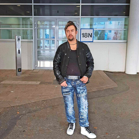 Tauski Peltonen raivosi Turun keskussairaalassa – taisteli Jerry-pojalleen pääsyn hoitoon! Tauski Peltosen poika Jerry.