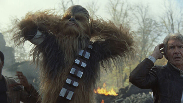 Chewbaccasta tulee isä! Star Wars -elokuvien suomalaistähti Joonas Suotamo on hankkinut vauvalle jo oman Chewbacca-asun! Chewbacca