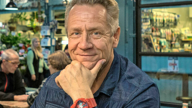 Yö-yhtyeen Olli Lindholm avautuu kalliista avioerosta paljastuskirjassaan: Piti ottaa pankkilainaa! Olli Lindholm avautuu kirjassaa erosta.