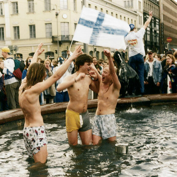 Ihanaa, Leijonat, ihanaa! Torilla tavattiin keväällä 1995. Ihanaa, Leijonat, ihanaa! Torilla tavattiin keväällä 1995.