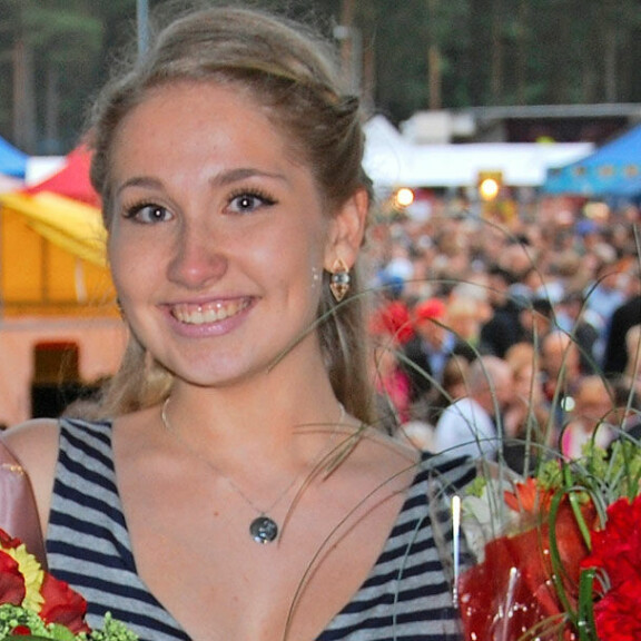 Naimisissa olevan Reino Nordinin outo suhdesotku: piirittää kuvankaunista Mansikkatyttö-Kiaa! Kia Huttunen