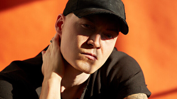 Rap-artisti Dilemma kirjoitti kappaleen perheväkivallasta – tukahdetut tunteet repesivät esiin videon kuvauksissa: Huusin Juha Veijoselle aivan kamalia asioita! Dilemma
