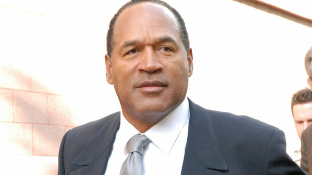 Vankilasta vapautunut O.J. Simpson vietti baari-iltaa – naiset piirittivät! Vankilasta vapautunut O.J. Simpson vietti baari-iltaa.