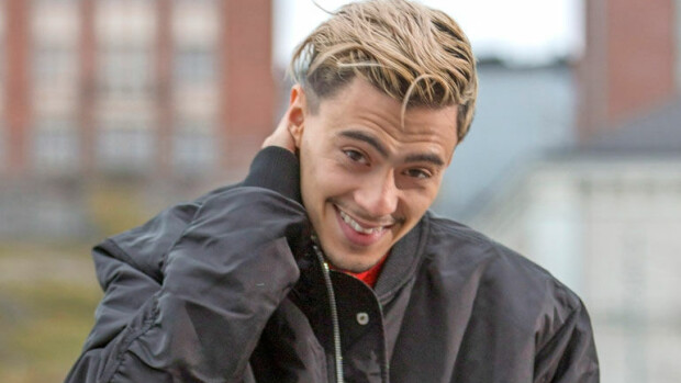 Suosikkiräppäri Mikael Gabriel kämmäsi - ”Pysäköi ökyautonsa törkeästi!” Mikael Gabriel pysäköi autonsa väärin.