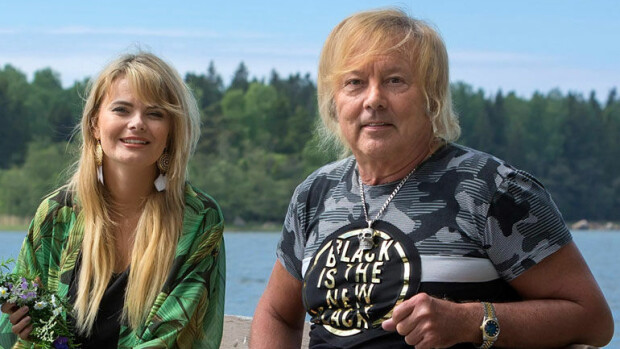 Danny ihasteli Erika Vikmanin superseksikästä Madonna-esitystä kotisohvalta! Danny katsoi Erikan esityksen kotona.