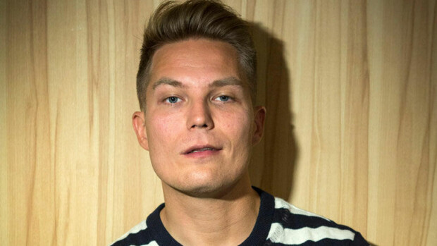 Jare Tiihonen suitsuttaa Antti Holman roolityötä tulevassa Cheek-elokuvassa: Se on ollut hänelle kova rutistus! Cheekin elämästä tehdään elokuva.