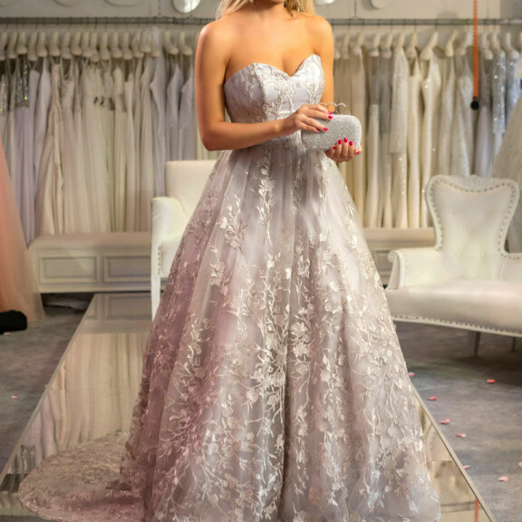 Tätä blondia Suomi rakastaa - ja syystä! Miss Suomi -kisassa ihastuttanut Essi Unkuri, 19, poseeraa hekumallisissa kuvissa! Vaasalainen Essi Unkuri, 19, äänestettiin yleisön suosikiksi Miss Suomi -finaalissa.