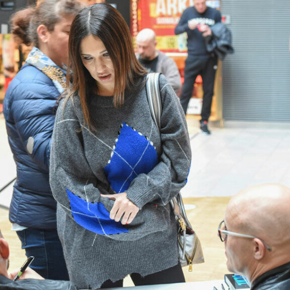 Näin Jere Karalahden ja ex-salarakkaan jäätävä kohtaaminen eteni ostarilla - katso hyytävät paparazzikuvat! Oksana tapasi Jeren.