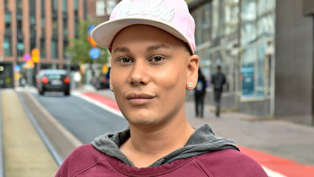 Joni Virtanen, 27, suljettiin ulos romaniyhteisöstä homouden takia: Lähisukulainen uhkasi tappaa minut! Joni Virtanen uhattiin tappaa.