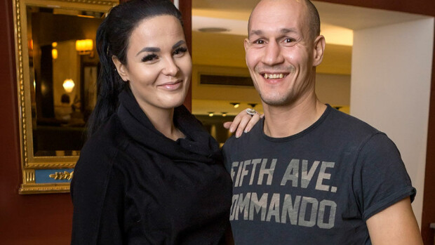 Kääk, Amin Asikainen ja Nadia-kulta laittoivat kotinsa myyntiin – 79 neliön ”poikamiesboksia” myydään 239 000 eurolla! Nadia Ammouri ja Amin Asikainen