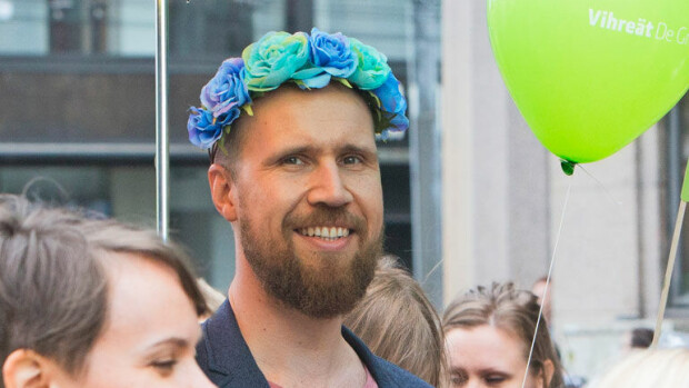Paljastus: Pettäjä-Touko Aallon ja nuoren Iris-rakastajan, 24, salasuhde alkoi jo viime vuonna! Touko Aallon salasuhde alkoi jo viime vuonna.