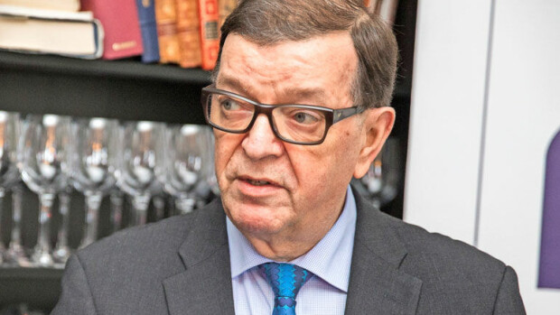 Hotellibisnes pahasti kuralla – nyt puhuu Paavo Väyrynen: Koko kylpylähotelli painettiin vuokralle! Paavo VÄyrynen laittoi hotellinsa vuokralle.