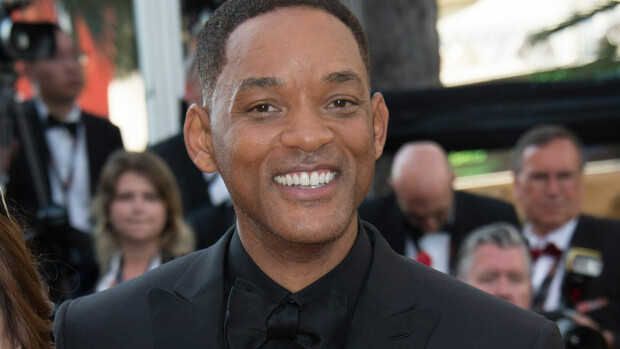 Nimikirjoituksia inhoava Will Smith Suomessa - paparazzikuvat! Teki Helsingissä poikkeuksen tapoihinsa! Will Smith