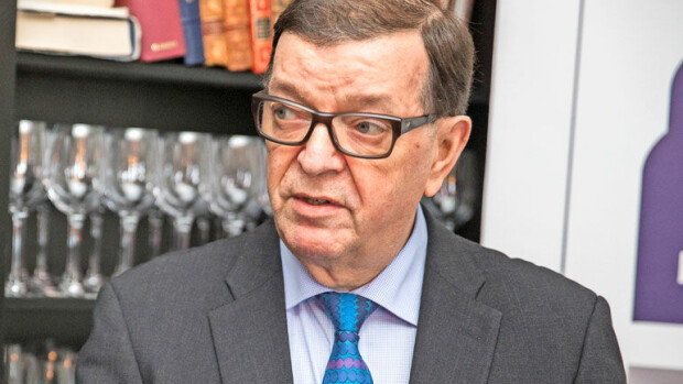 Mitä tapahtui Paavo Väyrysen bisneksille? Talous vakavasti kuralla ja hotelli suljettiin – verottaja kaipailee tietoja! Paavo Väyrysen hotelli suljettiin.