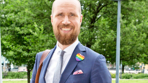 Touko Aallon Iris-salarakkaalla värikäs tausta: Läheiset välit toisenkin julkkismiehen kanssa – nakuilua ja bongikuvia somessa! Touko Aallon salarakas heilasteli myös toisen julkkismiehen kanssa.