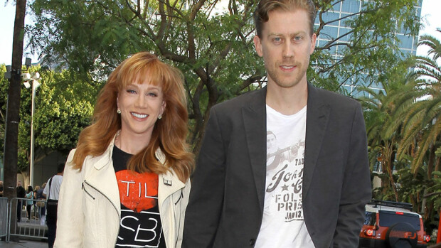 Koomikko Kathy Griffin hehkuttaa Seiskalle: 18 vuotta nuorempi mieheni pitää minut nuorekkaana! Kathy Griffin ja Randy Bick