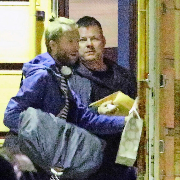 Jari Sillanpään dramaattinen paluu keikkalavalle huumekäryn jälkeen: rakas lohdutti Jaria piilossa - kuva! Siim-rakas lohdutti Jari Sillanpäätä.