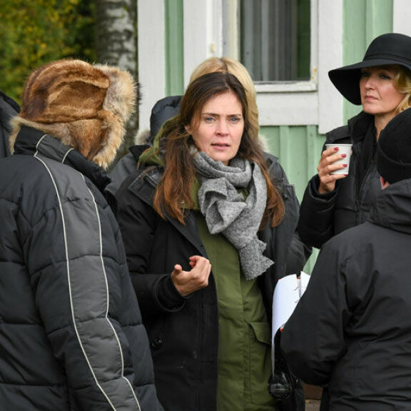 Iloisia aikoja, Mielensäpahoittaja kuvataan Tuusulassa, Vihdissä, Hämeenlinnassa ja Kirkkonummella. Iloisia aikoja, Mielensäpahoittaja kuvataan Tuusulassa, Vihdissä, Hämeenlinnassa ja Kirkkonummella.