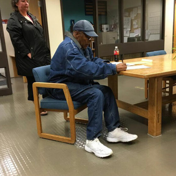 Takavuosien tähti O.J. Simpson vapautui vankilasta - näin hän käytti ensimmäiset hetket vapaudessa! O.J. Simpson