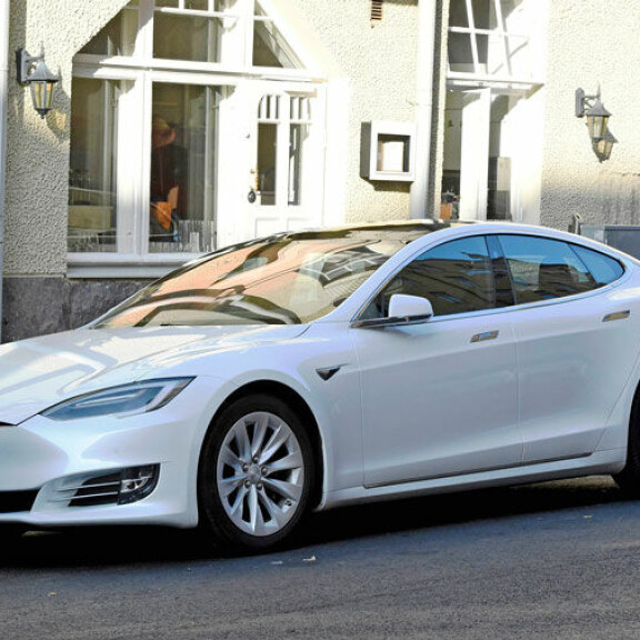 Reino Nordin osti hulppean kalliin sähkökaturaketin – hinta yli 80 000 euroa! Reino Nordinin uusi auto.