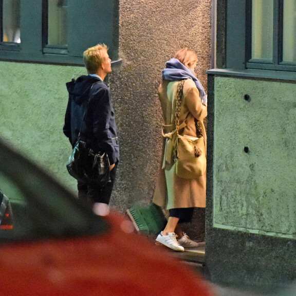 Paparazzi iski: Antero Vartia ja juontajakaunotar Sonja Kailassaari romanttisilla treffeillä – flirttailevia katseita ja yöjatkot Sonjan luona, kuvat! Antero Vartia ja Sonja Kailassaari