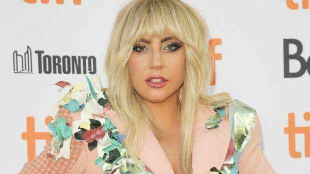 Vakava sairaus vaarantaa Lady Gagan uran: kiertue jäissä - sietämättömät kivut! Lady Gaga