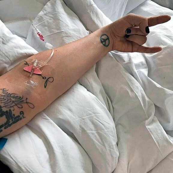 Vakava sairaus vaarantaa Lady Gagan uran: kiertue jäissä - sietämättömät kivut! Lady Gaga