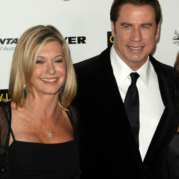 Voi ei! Olivia Newton-Johnin syöpä uusiutui - John Travolta tarjosi olkapäätään! Olivia Newton-John ja John Travolta
