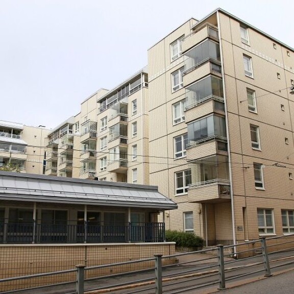 Tänne Laura Voutilainen muutti: merenrantakoti Helsingin arvostetulla alueella – kuva! Lauran koti.