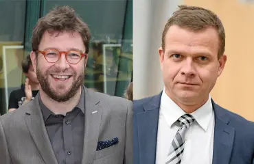 Helsingin yössä hieraistiin silmiä: Petteri Orpolla ja Timo Harakalla kostea ilta – poliitikkojen juomapöydässä kuittailtiin keskustalle!