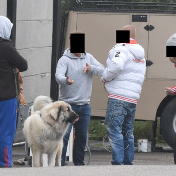 Hupparimies ilmeisesti kertoi kavereilleen, miten poliisi oli rynnäköinyt aseiden kanssa kerholle. bandidos miehiä