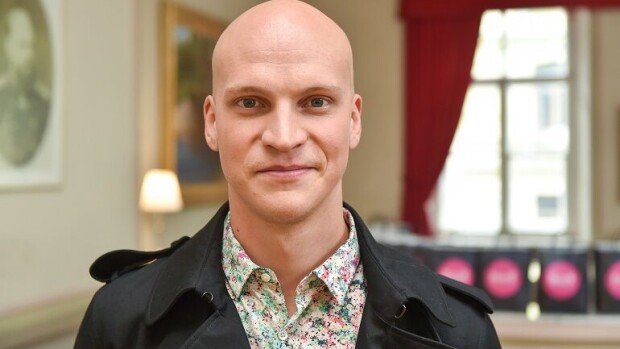 Riku Nieminen täräytti erikoisen vitsin koulutuksestaan – mukana Iina Kuustonen