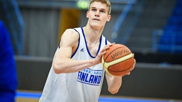Lauri Markkanen bongattiin Helsingissä tyttöystävänsä kanssa – kuva! Lauri Markkanen.