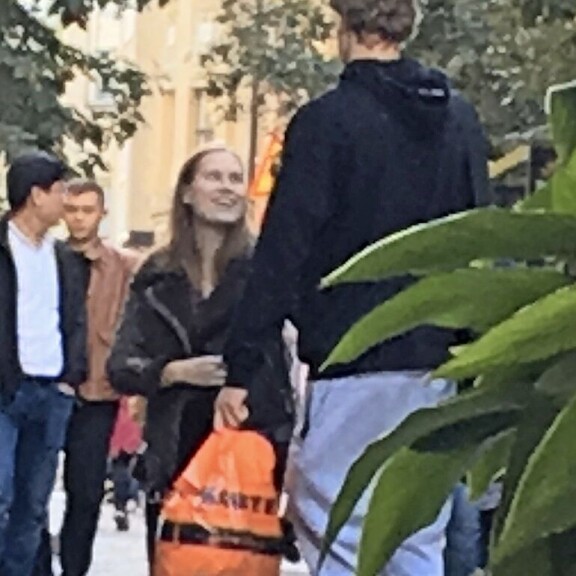 Lauri Markkanen bongattiin Helsingissä tyttöystävänsä kanssa – kuva! Lauri ja Verna.
