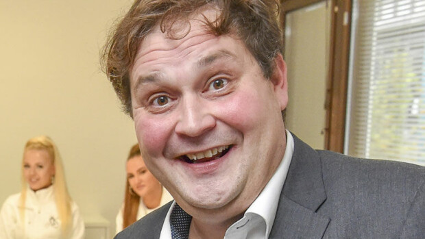 Jethro Rostedt pelasti Miss Suomi -kisat – sponsoroi kisoja jättimäisellä summalla! Jethro