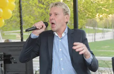 Matti Nykänen laulattaa ihmisiä Seiskan pikkujouluristeilyllä: näillä kappaleilla pääsee duettopariksi!