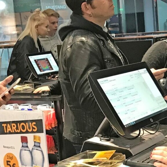 Putous-tähti Timo Lavikainen: leffatreffit vaimon kanssa – kuva! Timo