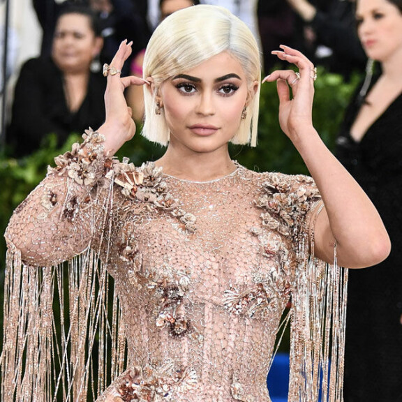 Huhhuh, Kylie Jenner, 20, pilaa kasvonsa plastiikkakirurgialla - tuore kuva järkyttää! Kylie Jenner