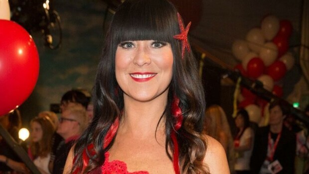 Salahäät! Ellen Jokikunnas avioitui mysteerimiehensä kanssa – esitti häävieraille toiveen! Ellen Jokikunnas